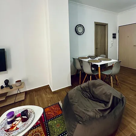 Luka In Apartment